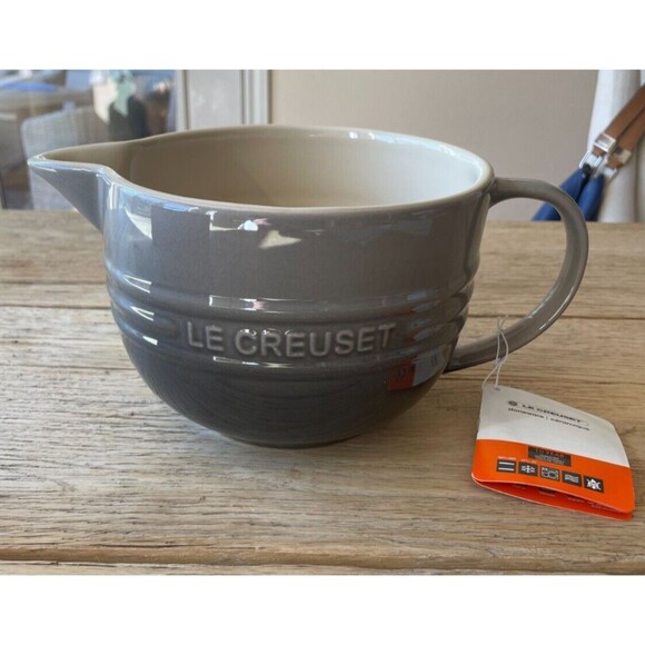 NEW Le Creuset Stoneware Batter Mixing Bowl 2 qt. Flint Gray - Picture 3 of 8